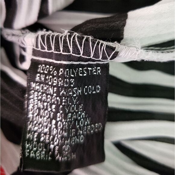 Essentials by Milano Blouse - Picture 6 of 6